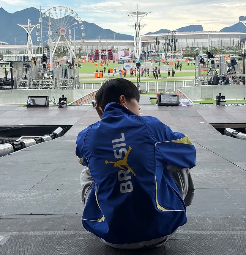 spearbbin_'s tweet photo. o seungmin comprou a dele com o dinheiro DELE pq ele QUIS isso não tá me fazendo nada bem eu te amo muito seungmin mds https://t.co/kPJB0hsu4h