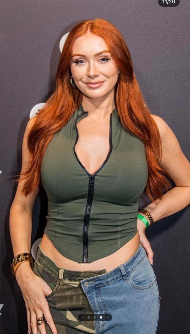 WhatshouldNe's tweet photo. Someone’s cock must want to empty to elz #battle https://t.co/kRbEhkJVdL