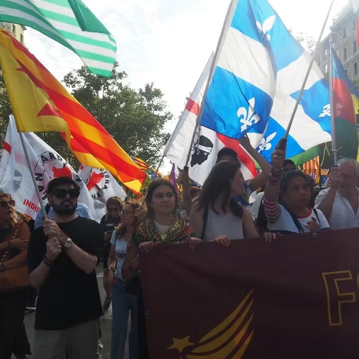 estatcatala's tweet photo. 11S2026 Representants de nacions sense estat de tot el món s’han sumat a la marxa a per la independència de Catalunya, provinents de Kurdistan, Nova Caledònia, Castella, Quebec, Sàhara , Biafra, Sardenya, Còrsega, Ogaden, Moluques del Sud i Euskadi, entre d’altres. (1)
@assemblea https://t.co/qzo737kLXp