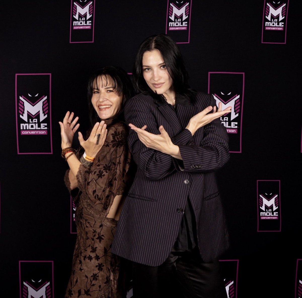 zororobinwife's tweet photo. lera abova (nico robin’s OPLA actor) with kerygma flores (nico robin’s spanish VA) 🌸 https://t.co/Cd1qPTM0sg