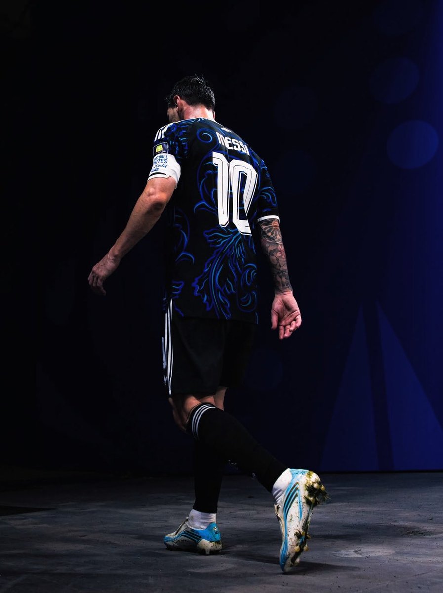 Messias30_'s tweet photo. Así se retiraba Messi del estadio…

Después de eliminar a Inglaterra.
Después de dar 2 asistencias.
Después de clasificar a Argentina a la final.

No voy a superar jamás. https://t.co/bKFPMX1aRw