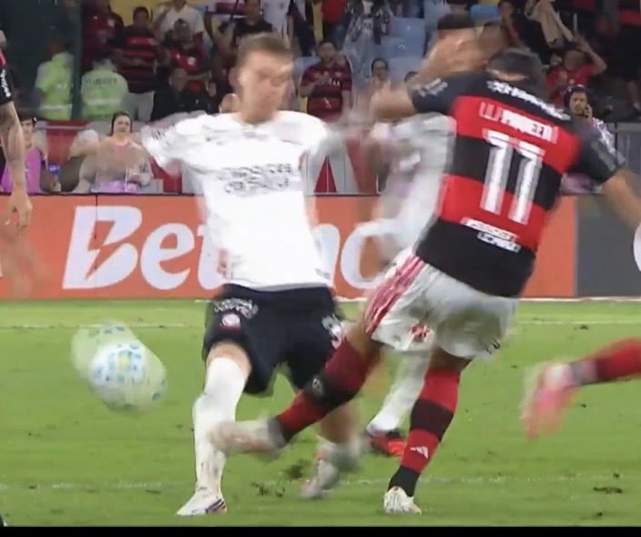 DougMorito's tweet photo. @erroscontra Paqueta acertou com a ponta do pé (amarelo bem aplicado)

Paqueta sofreu uma solada com toda a extensão do pé na canela e o Felipinho do Athletico não foi expulso https://t.co/qhz9JRw1so