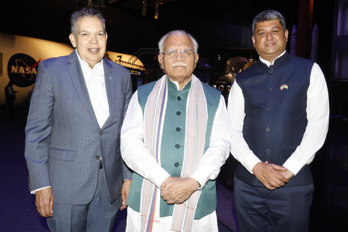 cgihou's tweet photo. Hon’ble Minister of Power and Housing & Urban Affairs, Shri Manohar Lal, visited NASA’s Johnson Space Center in Houston on the sidelines of his official visit to represent India at the G20 Energy Abundance Ministerial Meeting.

The Minister had an engaging tour of the facility and held thoughtful discussions on opportunities to further strengthen India–U.S. collaboration in the space sector.

The Consulate  thanks Mr. William T. Harris
President and CEO, Space Center Houston, for the warm welcome and for personally guiding the Minister through the visit.

#G20EnergyAbundance #IndiaInUSA #MEAIndia #IndiaUSRelations #SpaceCooperation #NASA #IndiaUSSpaceCooperation

@MEAIndia
@MinOfPower
@mlkhattar
@officeofmlk
@IndianEmbassyUS
@IndianDiplomacy
@diaspora_india 
@PIB_India
@DDNewslive
@airnewsalerts
@dcmanjunath
@NASAJohnson