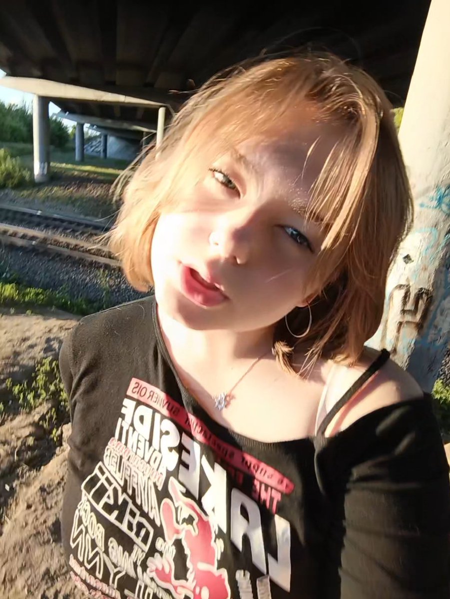 Esshkeree_exe's tweet photo. Я солнечная 🧡 https://t.co/CpABvzqIW4