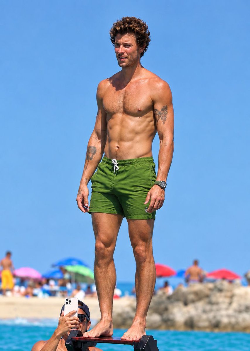 praiseleven's tweet photo. Shawn Mendes shows off his ripped physique in green swim trunks in Ibiza https://t.co/NrozhV7Ke7