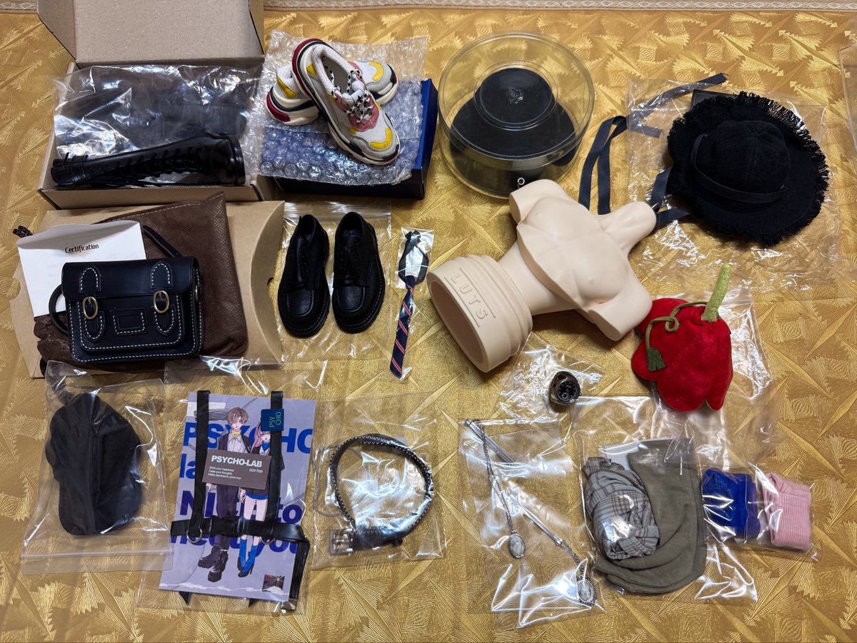 CheonU_'s tweet photo. #트인덕장터

스위치 피닉스 부츠 블랙 3.0

스위치 레오 정장 구두 블랙 3.0

주니어 아카데미 운동화 4.0

쿠로네코 버킷햇(링 o) 2.0

쿠로네코 캡모자 1.5

미스터엠 밀집모자 2.0

레더준 사첼백 (한정컬러, 단종) 3.5

꽃모자 3.0

사이코랩 하네스 프리 1.5

테오도르 벨트 L 1.5

+우체국 0.4 https://t.co/XbcIeEg4nb