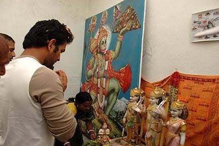 VijayD97's tweet photo. @Parinda_2 Cryy, coz Ms Dhoni is nationalist n Sanatani hindu https://t.co/YWiwnnkEE7