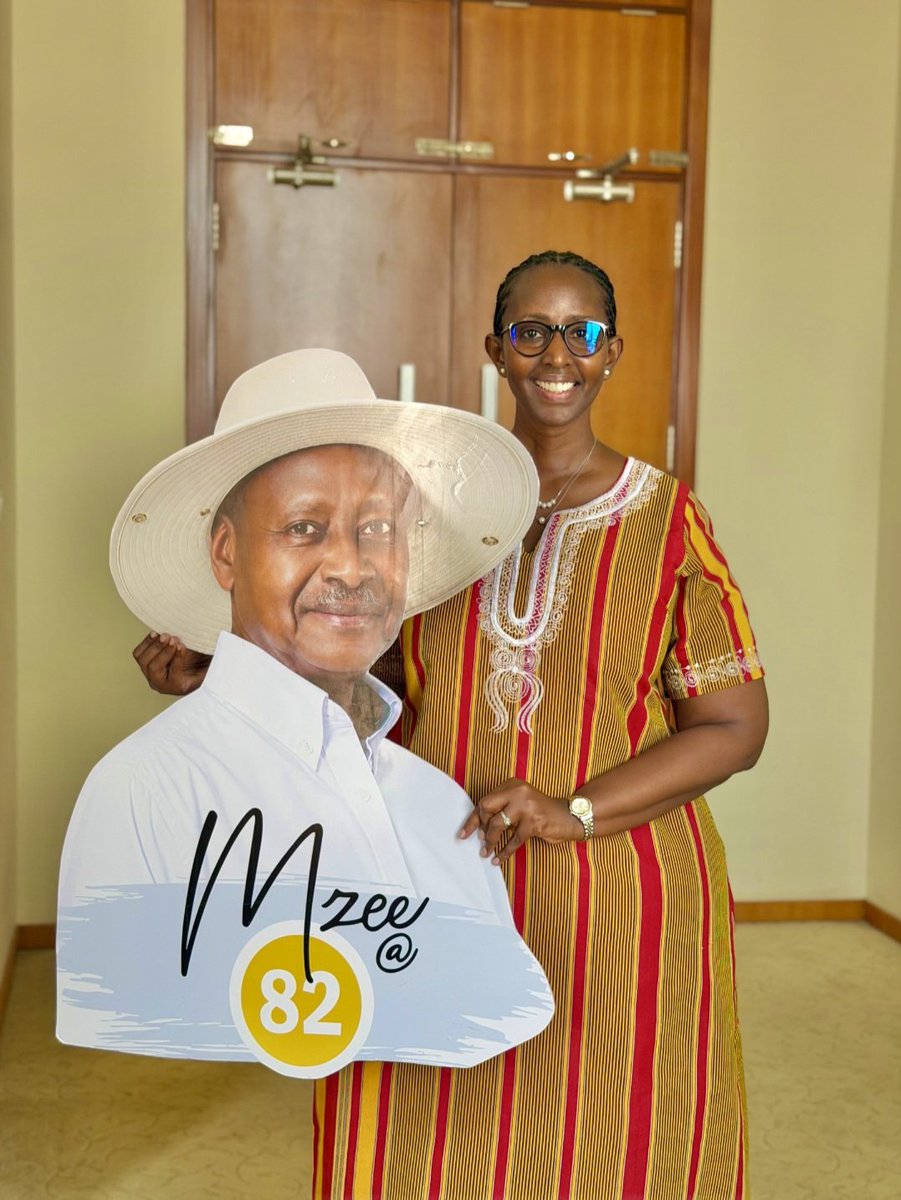 MuhindoIsa's tweet photo. #MzeeAt82 #GenZForGen7
Lovers and well-wishers are writing while the stage is still being set.
That is the proper order.
Honour the man in messages today.
Gather at Kololo on the 19th.
@KagutaMuseveni is receiving both. https://t.co/qrk8w0SMCt