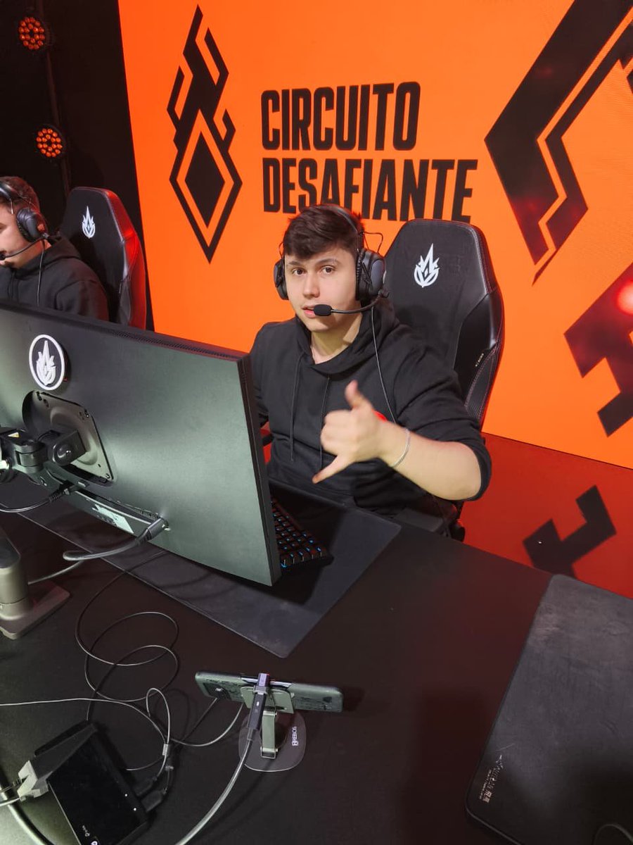 EstralEsports__'s tweet photo. La primera estocada. 

#SomosEstal https://t.co/AiUwPFZ4RU