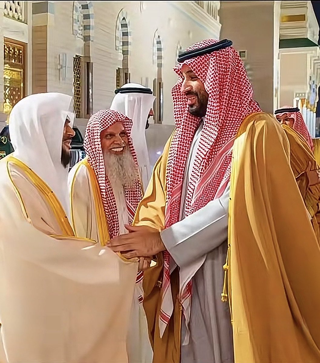 haa6161's tweet photo. @ali_saudi1932 @Abdulsalmjahaf حب على راس عمك وتاج راسك يا زنبيل https://t.co/dNJZMEYDWi
