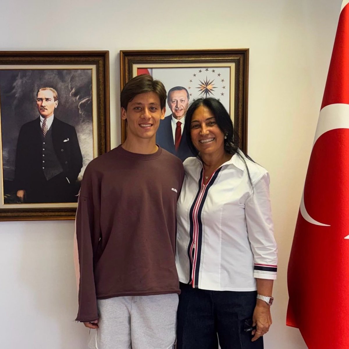 ozetgechaber's tweet photo. Türkiye'nin Madrid Büyükelçiliği, Arda Güler'i ağırladı. https://t.co/P4IBLUfkIM