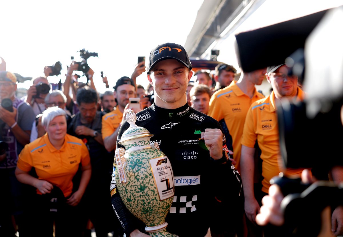 F1GuyDan's tweet photo. Because of Lewis Hamilton's DNF on Sunday, Oscar Piastri is still the most recent driver to complete 100% of ALL the racing laps in a single season 👏

He completed all 1444 laps in 2024. https://t.co/oJZOuqBq32