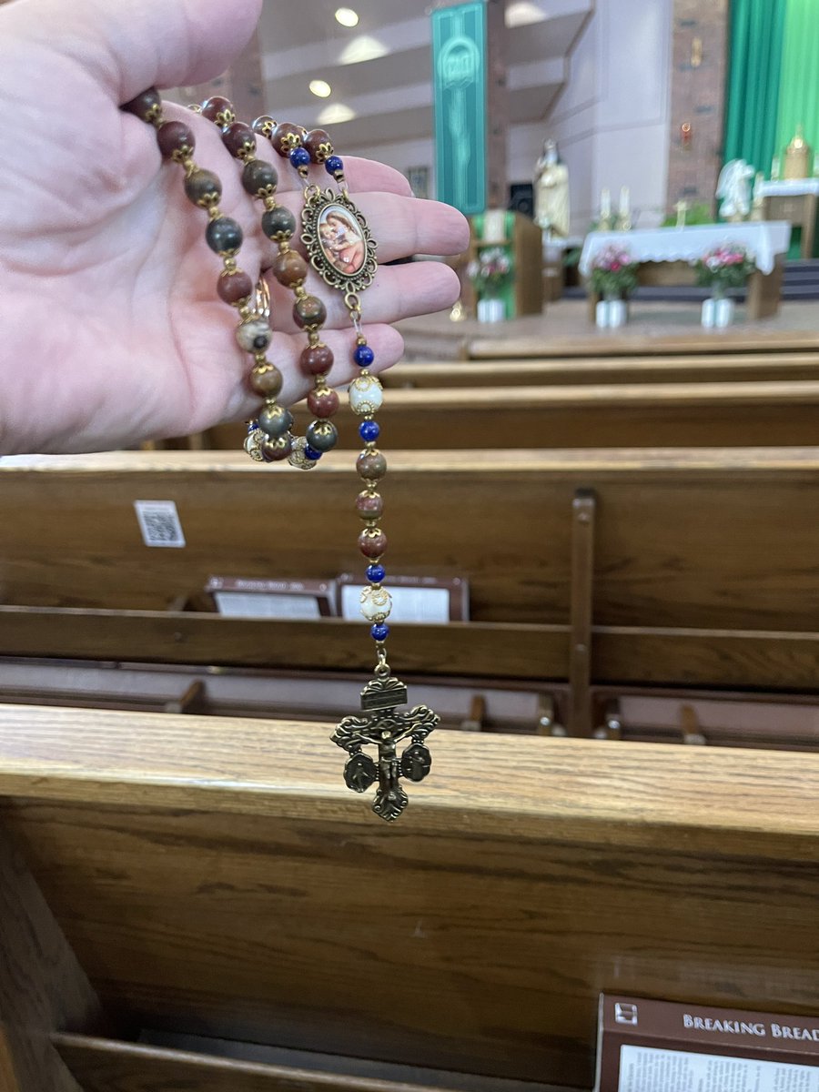 Faithful2Pray's tweet photo. I get a lot of prayer requests from people who are struggling financially. 
Let's offer one Hail Mary for all those who are struggling with financial problems. 
Amen🙏🏻 https://t.co/Ql4odqZpqV