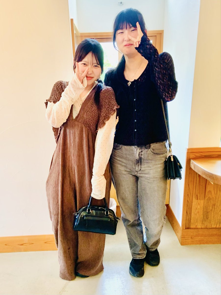 cafekasane's tweet photo. 八幡浜市から仲良しお嬢さんお二人👩🏻👩🏻‍🦱で紫いもパフェ🍠とマロンパフェ🌰とパインドリンク🍍とフルーツドリンク🍑🍈🍊を食べにご来店くださいました😊

すて���なお嬢さんお二人と楽しいひと時でしたありがとうございます☺️

#愛媛県　#西条市　#愛媛カフェ　#西条カフェ　#愛媛グルメ　#四国旅行 https://t.co/X61VEs8ZGk