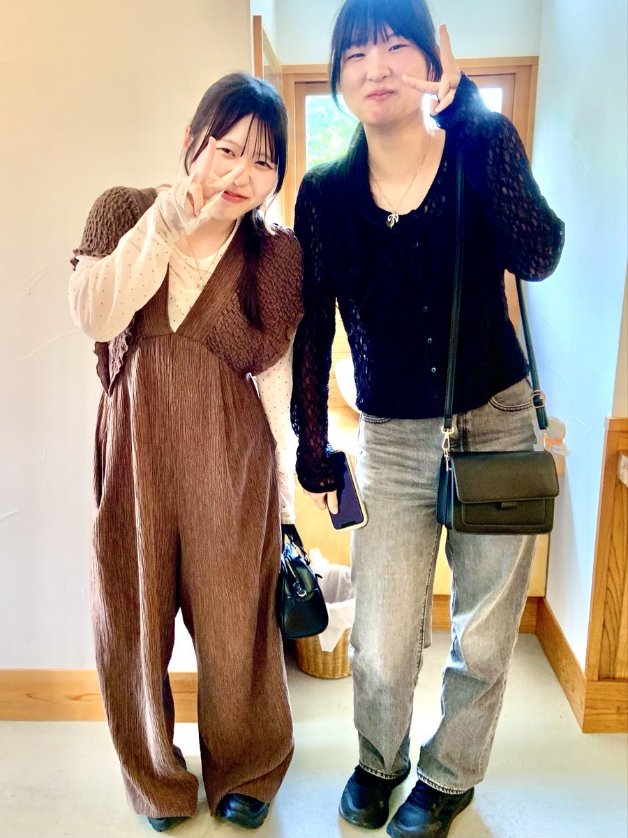 cafekasane's tweet photo. 八幡浜市から仲良しお嬢さんお二人👩🏻👩🏻‍🦱で紫いもパフェ🍠とマロンパフェ🌰とパインドリンク🍍とフルーツドリンク🍑🍈🍊を食べにご来店くださいました😊

すて���なお嬢さんお二人と楽しいひと時でしたありがとうございます☺️

#愛媛県　#西条市　#愛媛カフェ　#西条カフェ　#愛媛グルメ　#四国旅行 https://t.co/X61VEs8ZGk