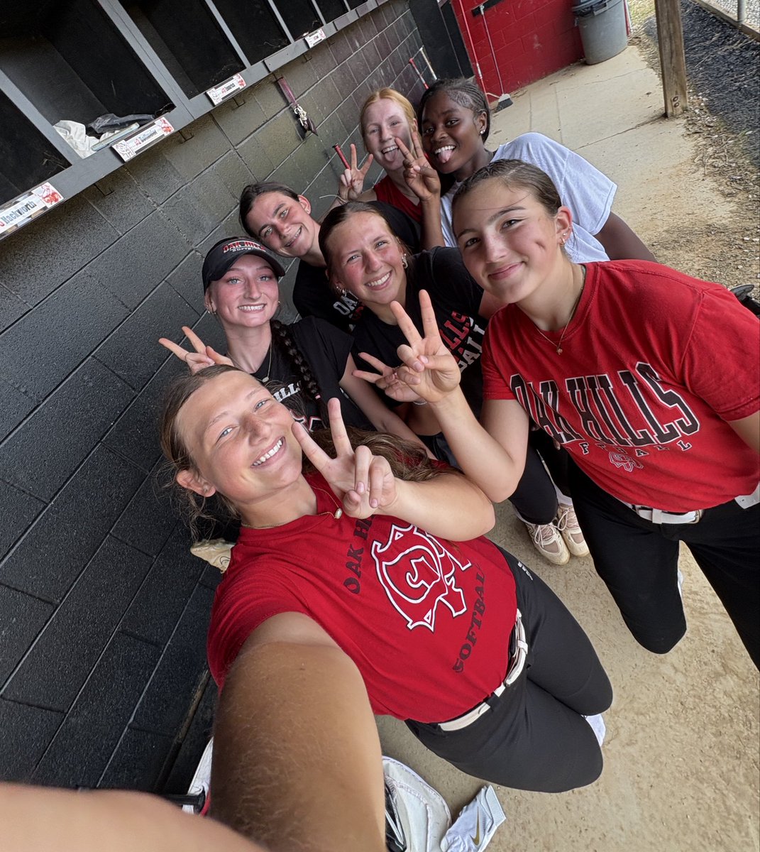 CoachJackieSB's tweet photo. 6 on 1s are back! #OHSBfamily 🖤❤️🖤 https://t.co/7XBYhkhjG4