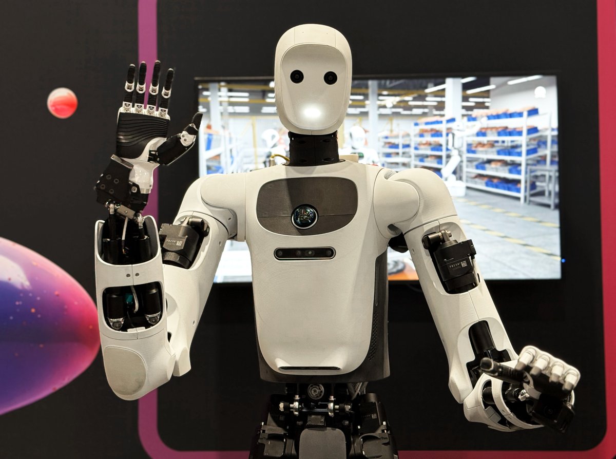 Apptronik's tweet photo. Are you at #IMTS in Chicago? If so, Apollo wants to meet you. Swing by the Google Cloud booth (236709) in the North Hall and say hi. 
#Apptronik #Robotics #HumanoidRobot https://t.co/qxz7fcXzsW