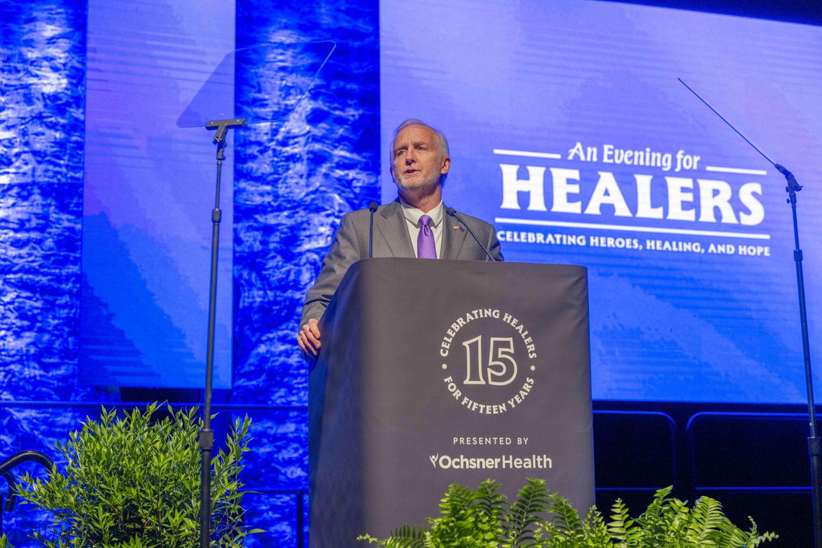 LSUchancellor's tweet photo. Honored to join @LSUHS for "An Evening for Healers", celebrating the heroes and healers who make a difference across North Louisiana. Grateful to everyone advancing LSU's mission to teach, heal and discover. Geaux Tigers! https://t.co/gkRFe2i46L