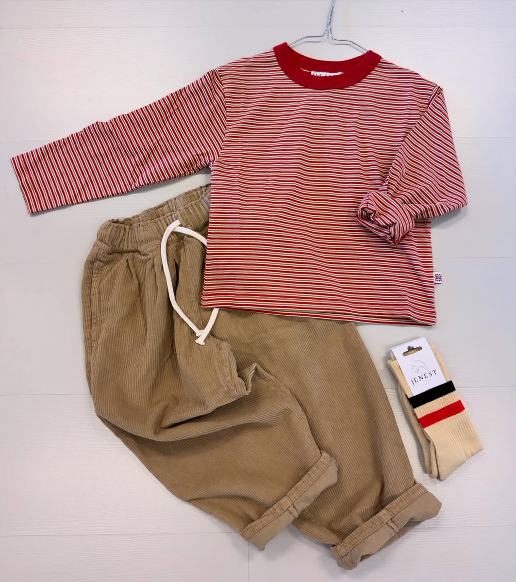 MiledTahri's tweet photo. Outfitinspo: broekje van @jenestnl, longsleeve van @emileetida. https://t.co/ObZHx61CaW