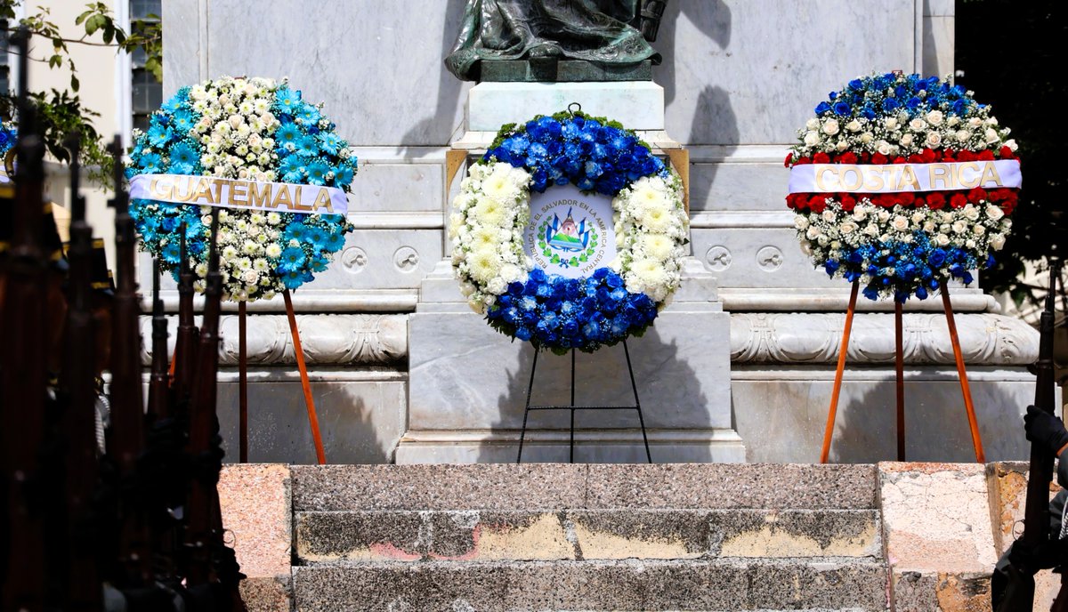AdrianaMiraSV's tweet photo. Al conmemorar 205 años de Independencia, honramos nuestra historia y reafirmamos el compromiso de seguir fortaleciendo los lazos de amistad, respeto y cooperación que nos unen.

Fue un honor acompañar a la @CancillerAleHT y a las Embajadas de Centroamérica en esta ofrenda floral. https://t.co/YnGqIVatxv