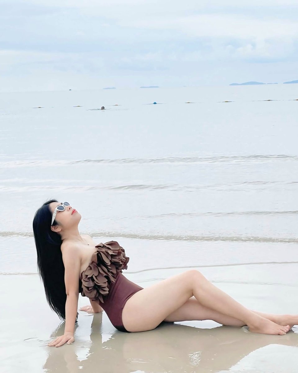 TwiteiroBruno's tweet photo. Biển lặng sóng yên, nàng tiên cá xuất hiện. Thật ra em chính là tiên cá. Anh vui lòng buông tay để em trở về biển khơi. https://t.co/e2uExjh4uT