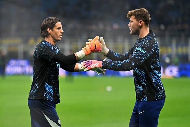 FansNerazzurri's tweet photo. Chivu bersama Sommer 4 laga awal Serie A: 18 tendangan tepat sasaran, kebobolan 7 gol

Chivu bersama Martinez di 4 laga awal Serie A: 15 tendangan tepat sasaran, kebobolan 6 gol

simpulin sendiri-sendiri .. https://t.co/CTMjuQVtmg