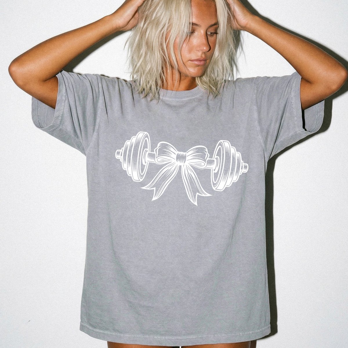 CidiCampidoctor's tweet photo. Level up your gym style with this vintage-washed oversized tee, featuring a coquette barbell graphic and ribbon bow. Perfect for pink Pilates princesses who love heavy lifting. Use PULSE25 for 25% off. https://t.co/WWNkyhni7B