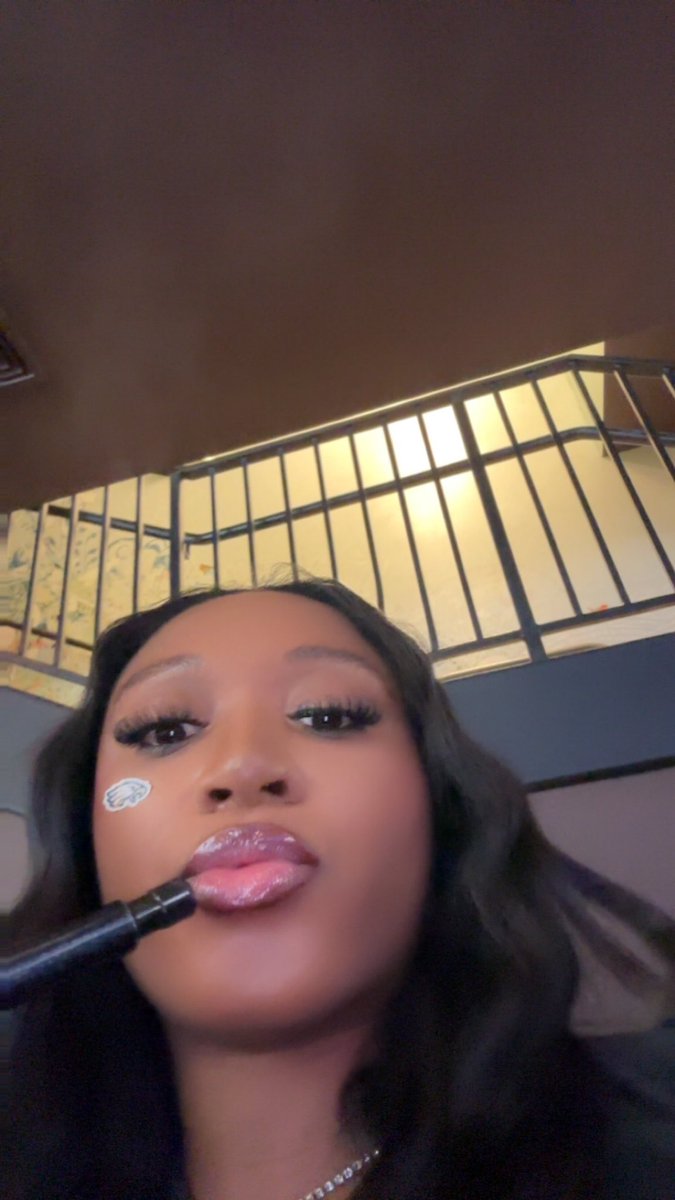 najahmonet19's tweet photo. All bad bitches are eagles fans  🦅💚 https://t.co/9FDIBHGgAL