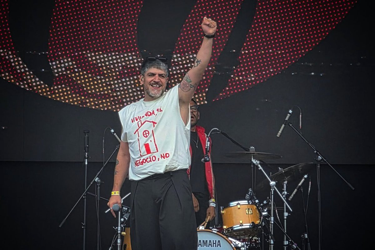 josemeyeribarra's tweet photo. Ayer no vi a adultos tocando en escenarios enormes en uno de los festivales más importantes del mundo; vi a adolescentes que resistieron y cumplieron sus sueños.

Gracias por tanto ❤️
@VansWarpedTour 

(📸Héctor Alfaro) https://t.co/paXt78zC4Y