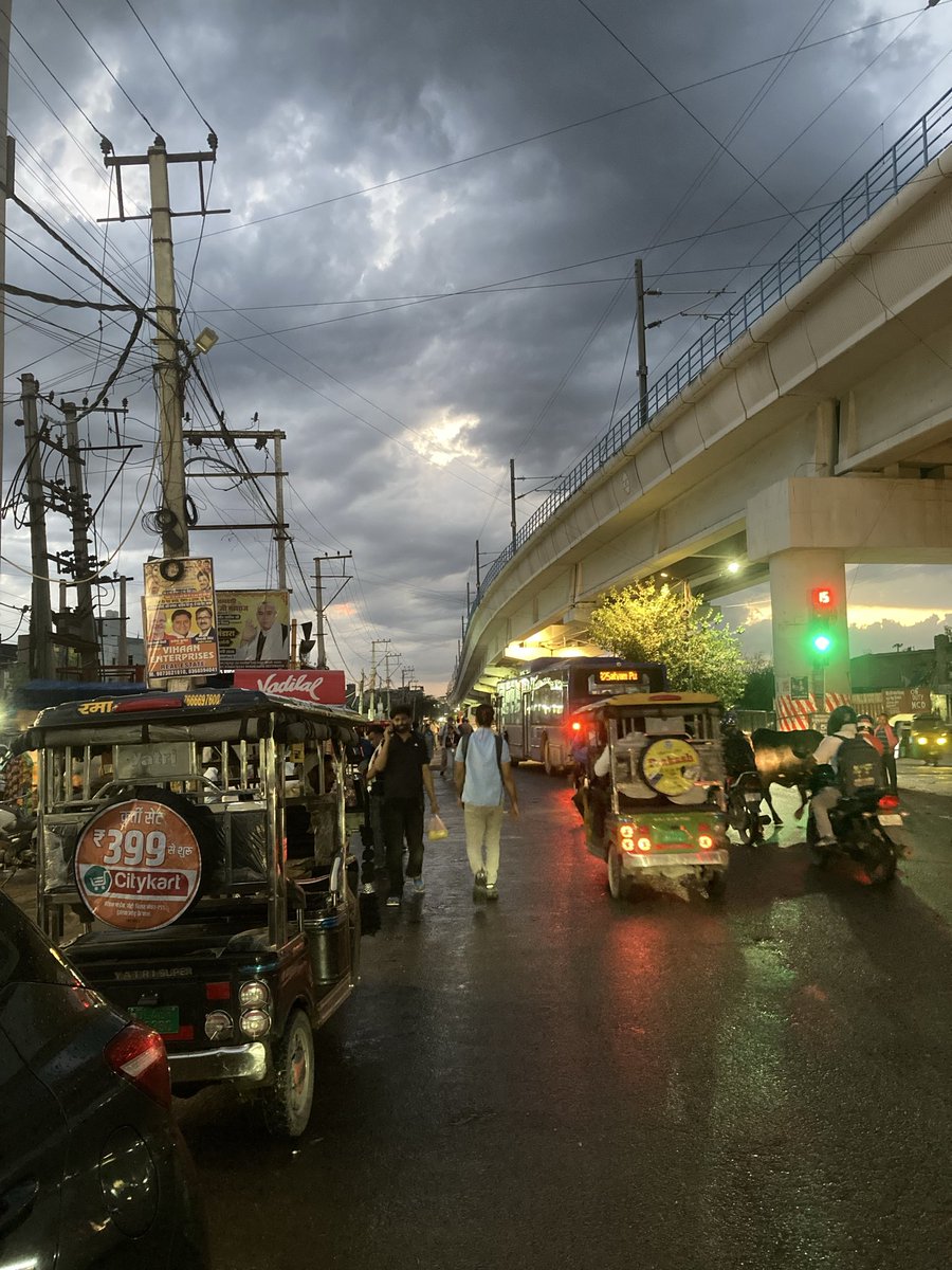 geeklalit's tweet photo. Straight from the archives, no filters - just nature being effortlessly beautiful. 🤍📸

#MonsoonDiaries #CloudySkies #ShotOniPhone #NoFilter #FromTheArchives #MoodyAesthetics #NaturePhotography #GeekyLalit https://t.co/Ax87Eqs44A