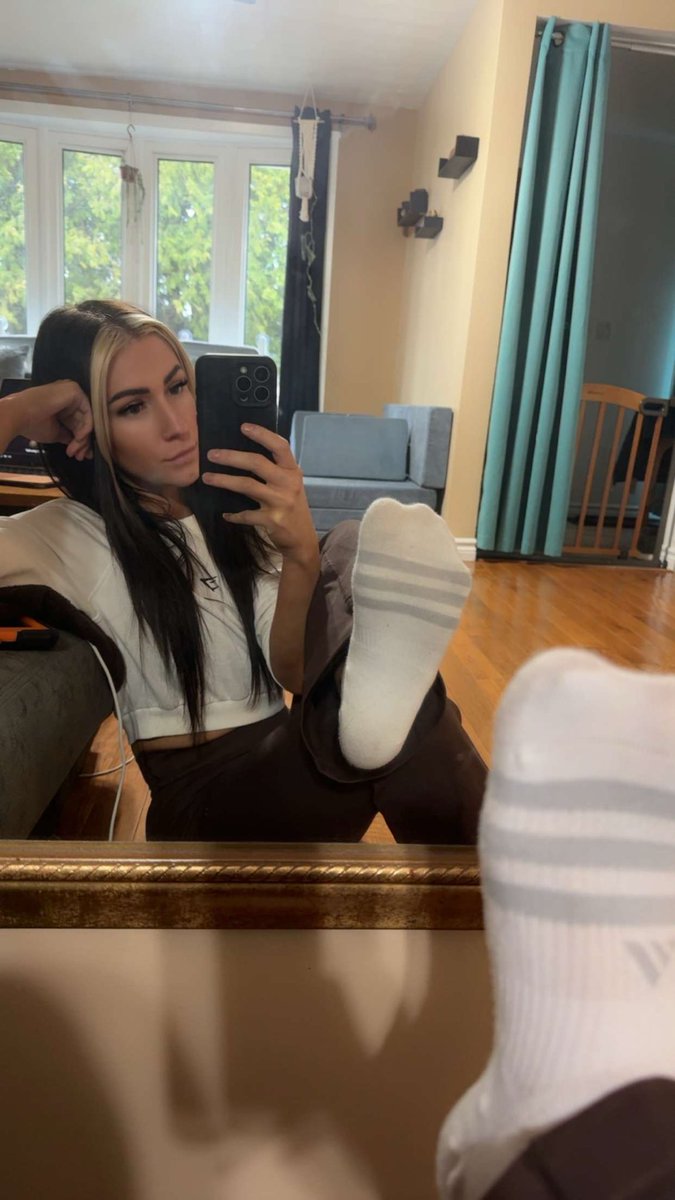 LexySoles's tweet photo. It’s Monday 🙄. Want to make me smile? Check my wishlist or send a tribute. ☕✨

#whitesocks #dirtysocks #mirrorfeetpic
#FEETURED #feetcanada #feetworshi̇p #footfetısh https://t.co/lhgEoDBkaq