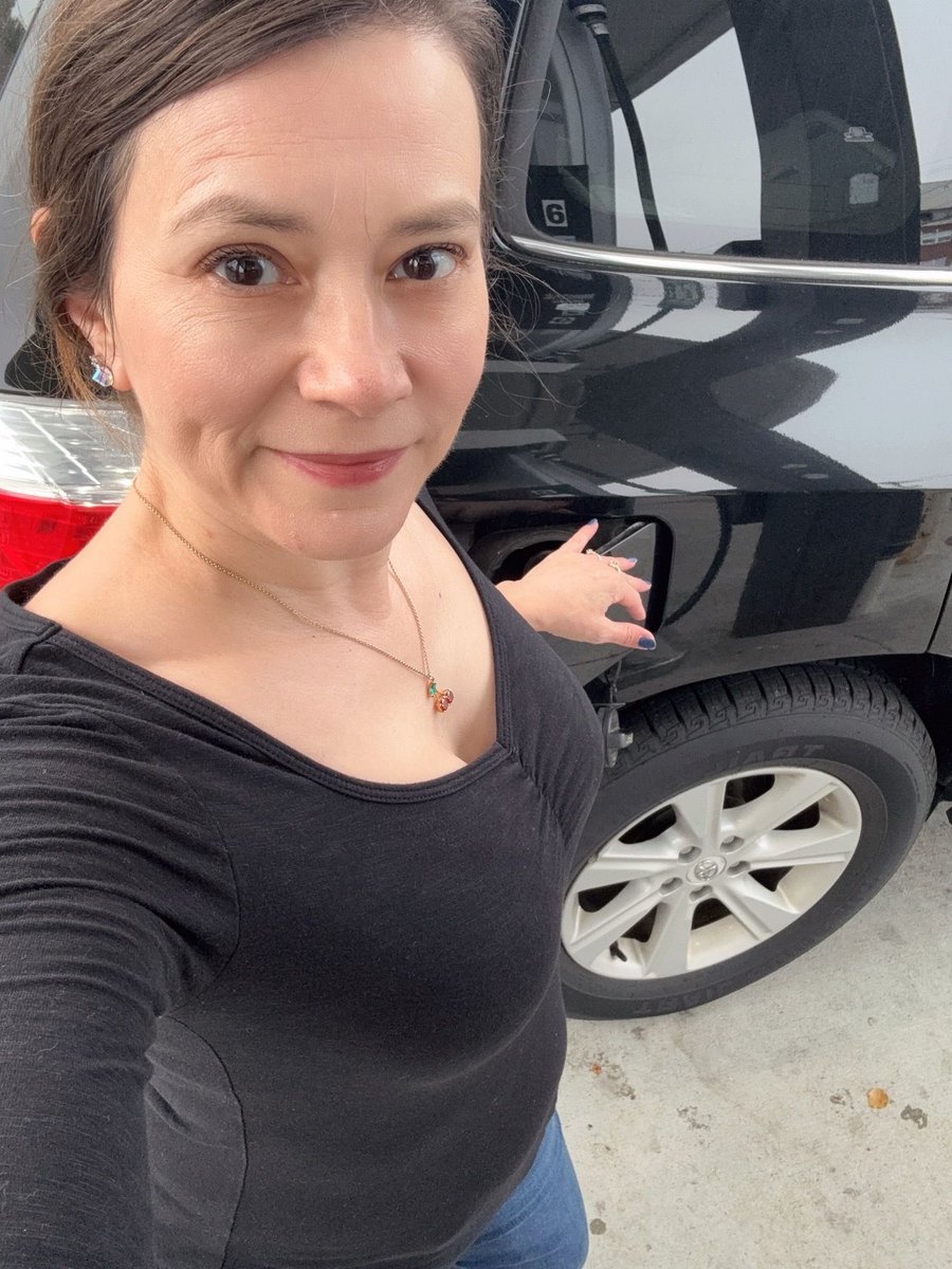 devotedfriend72's tweet photo. Nudes for gas money 💸 ⛽️😯 https://t.co/Bm7bLYJKzC