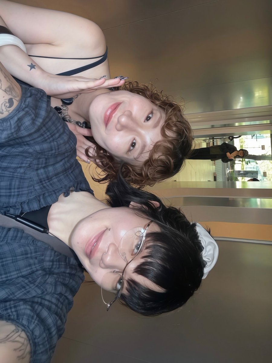 StifflerSrv's tweet photo. 大好きな友達が来てくれて��しい。かまちゃん、またすぐ会おうね。隣で裁縫してるみっちゃん。簡単だけど誰でも可愛く。パーマ初心者さん歓迎。名古屋/deepsea https://t.co/vZORnyGp1u