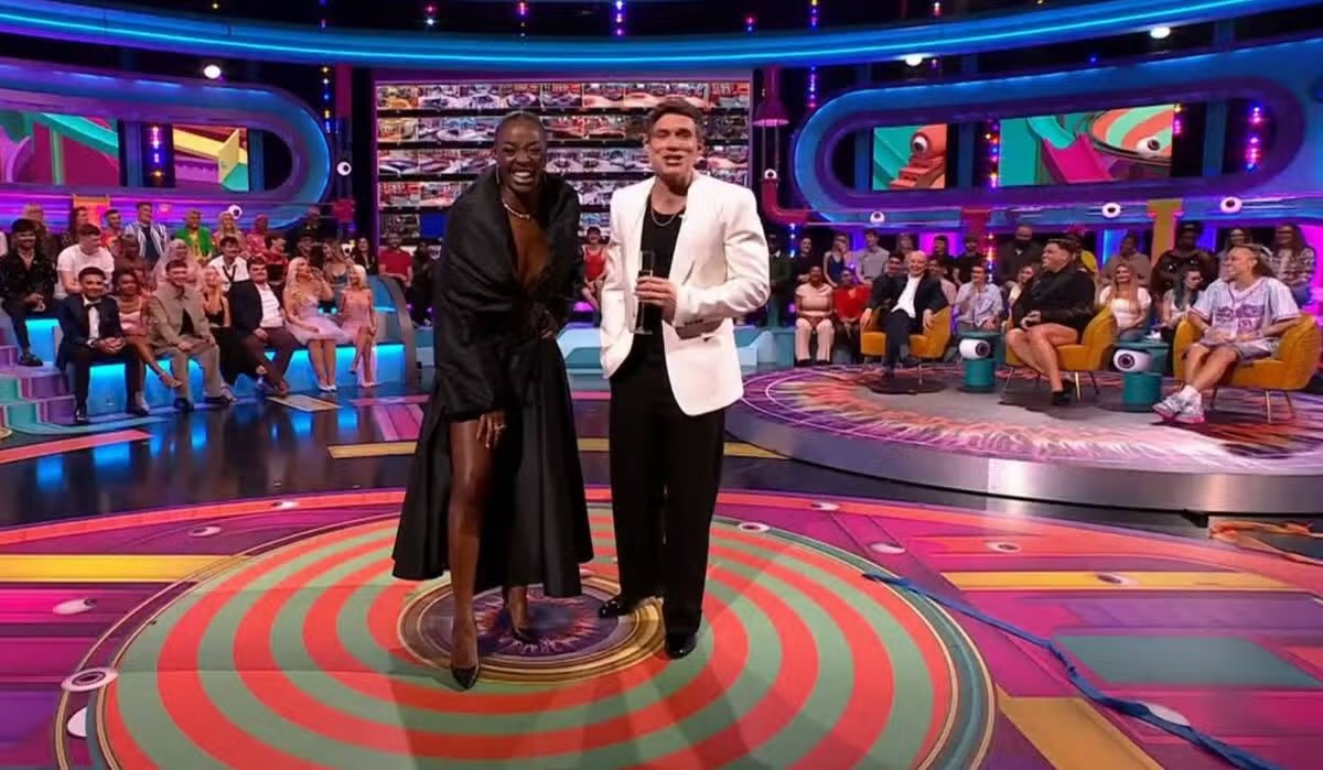 wavexrlys's tweet photo. GIVE IT BACK #BBUK https://t.co/CPf7Gg874e