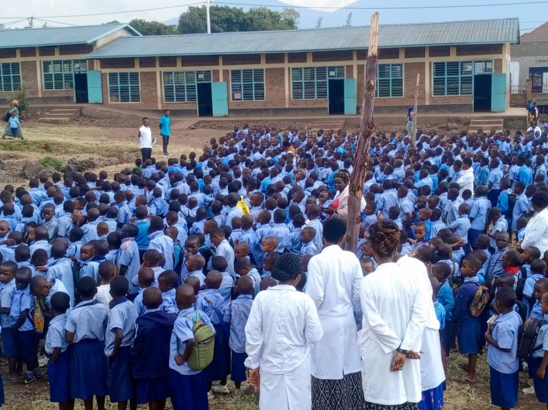 URCINES's tweet photo. Mu rwego rwo gukomeza kubaka u Rwanda binyuze mu gushishikariza abana kwimenya no kumenya isano bafitanye n'U Rwanda, uyu munsi tariki 14/Nzeri/2026, INES Unity and Resilience Club yasuye abanyenshuri biga G.S. Susa II.
@INES_Ruhengeri 
@UnityClubRw 
@RwandaYouthArts https://t.co/Sh7TF44v9G