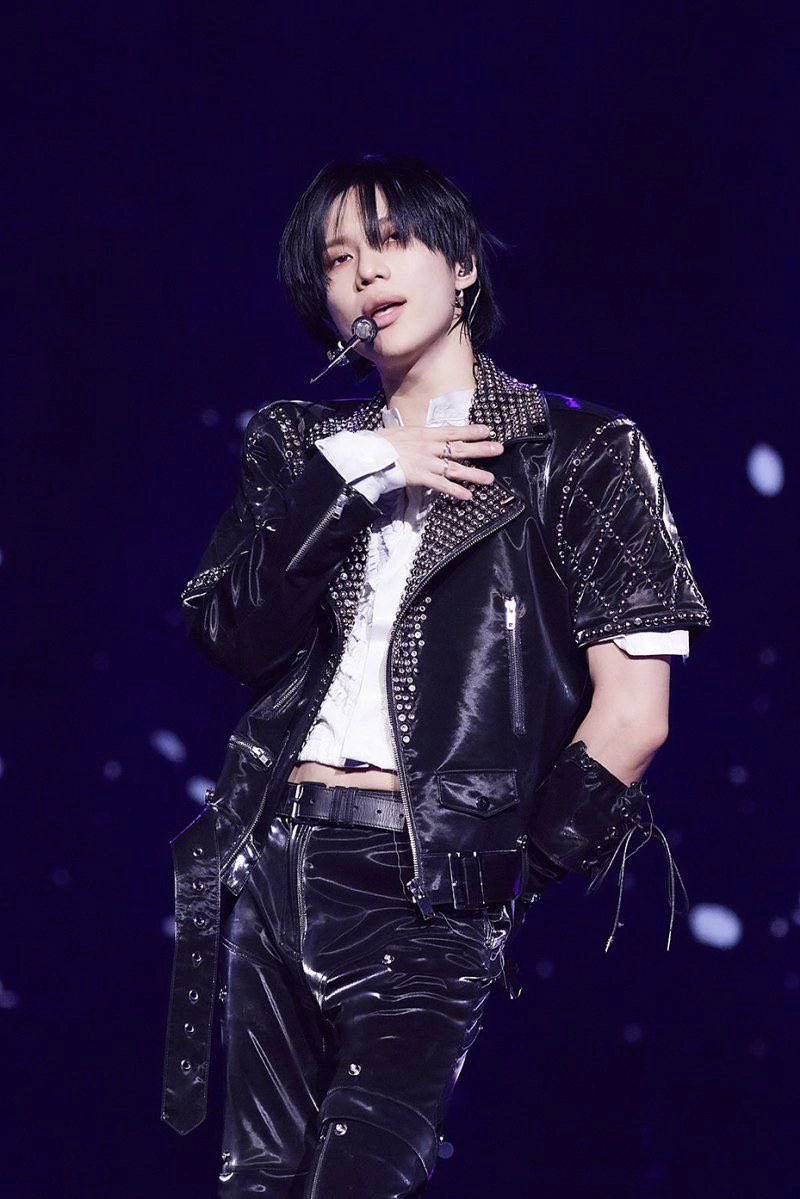 rudicalous's tweet photo. Taemin you want to incorporate more black leather into your concerts soooooo bad π
#MetamorphMonday https://t.co/EPh5VIUES8