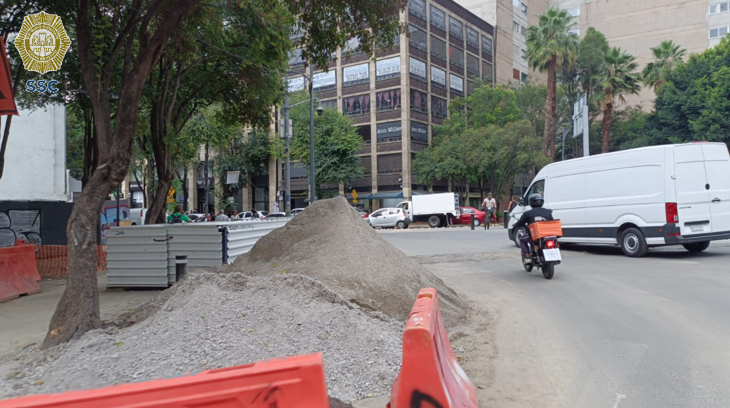 OVIALCDMX's tweet photo. 15:16 #PrecauciónVial | Reducción de carriles por #Obras en Fray Servando Teresa de Mier entre 5 de Febrero y Av. 20 de Noviembre. #AlternativaVial Eje 2 Sur. https://t.co/zoiB2d6L3j