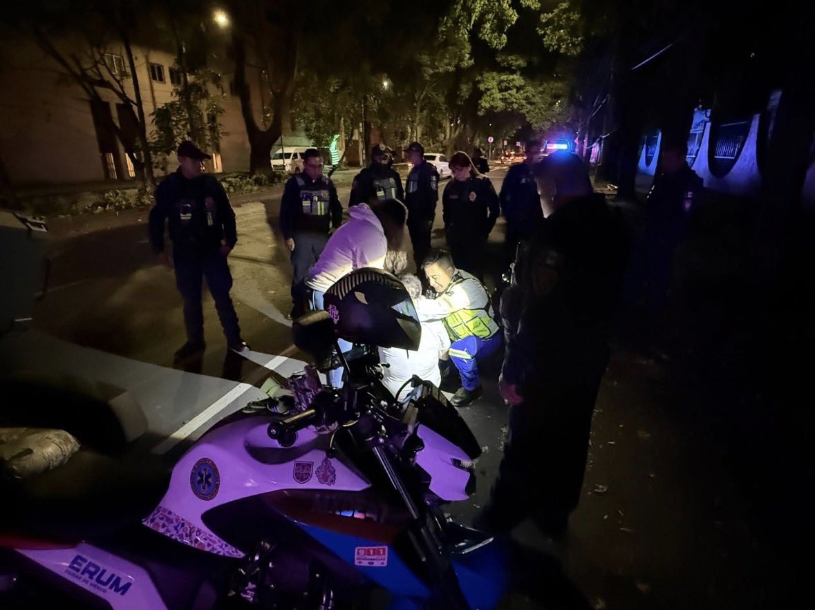 ClaudiaPal6046's tweet photo. @kikemaraka el sábado 29 de agosto tuvo un accidente en moto por la irresponsabilidad de TELMEX @Telmex al dejar un cable tirado a la mitad de la calle y se enredó en su volante. Esto provocó fractura de clavícula y golpes, quién responde? @Telmex @AlcaldiaCoy @ClaraBrugada https://t.co/8UGvJSlK6W