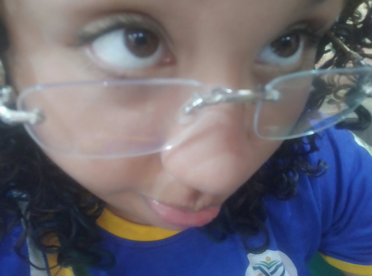 Bah_mdt's tweet photo. Mais um dia comigo nessa escola linda né 😃 (alguém me socorre-) https://t.co/8H1jGlBGkG