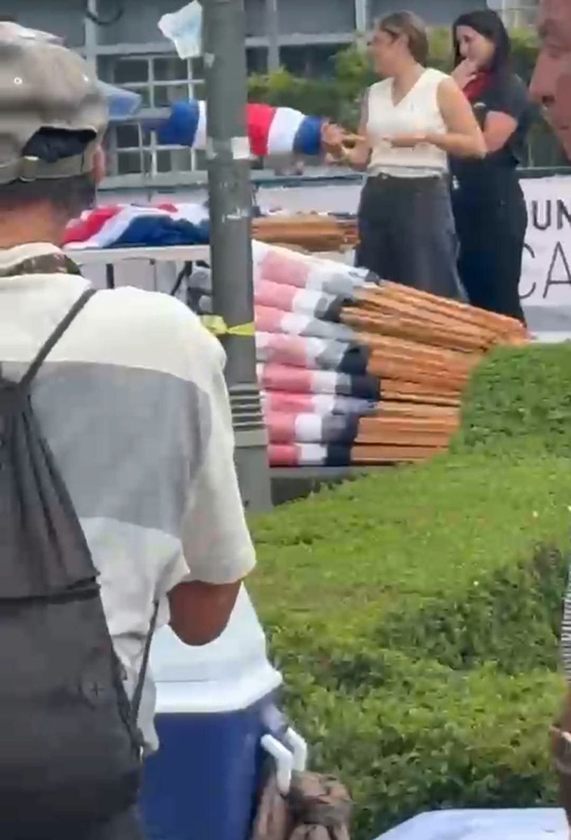 notiscartago's tweet photo. #Alerta 
Es una gran injusticia que personas ajenas a #Cartago, q no suelen visitarnos, sean traídas aquí, todo por un simple plato de comida.
Resulta incomprensible q  Chaves y Fernández permita esta situación.
Se les ofrecerá una bandera como distracción temporal.
📸 14-09-26 https://t.co/KIbrC5mBQs