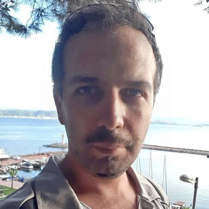 OMERDUYMAC's tweet photo. Artık umursamıyorum seni
Çünkü sen bir varsın bir yoksun benim için
Bi yanımdasın ßi çok uzaklarda
En yakın yolculugun
kalbime giden aşkın oldu
Sen Geri dönüşü hep erken yaptın
ßirgün geri dönecem korkusuyla

#UzakŞehir #altıüstüistanbul #salı #TuzluKahve #Haysiyet 750 TL Hediye https://t.co/rX7xAo7imM