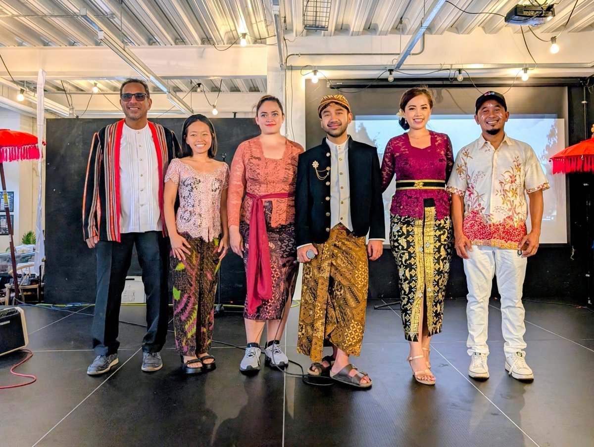 malikdinata's tweet photo. As the organisers of the second @amazingindonesiasw festival sincerely hoped that you had a great time celebrating the cultures, music, outfits, cuisines, and the people from the Emerald of the Equator, Indonesia. Special thanks to @steelbrewco for hosting the event! https://t.co/Pa2Jc1Hw9e