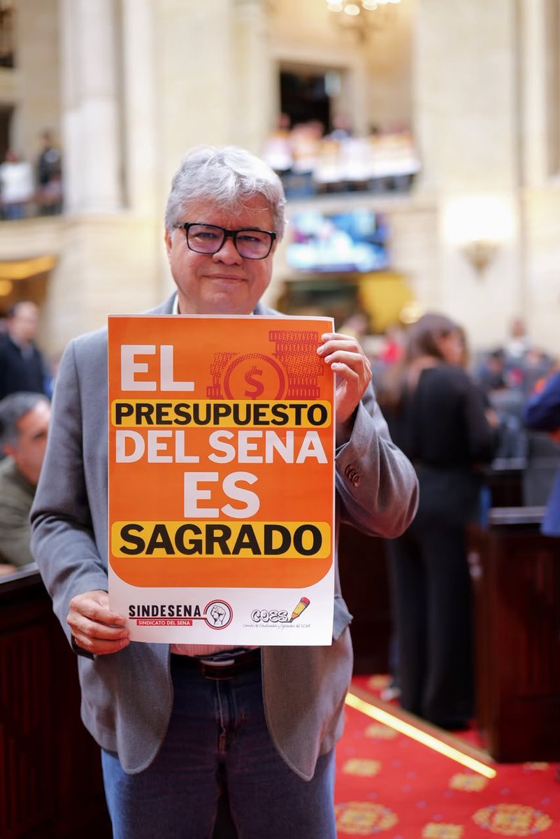 sindesenacol's tweet photo. ¡El presupuesto del SENA no se toca!

Alertamos al país: un recorte de $500.000 millones de pesos al SENA pone en riesgo el futuro de millones de aprendices.

Agradecemos el respaldo del senador @wilsonariasc desde el Congreso. https://t.co/N3lPclbRqn