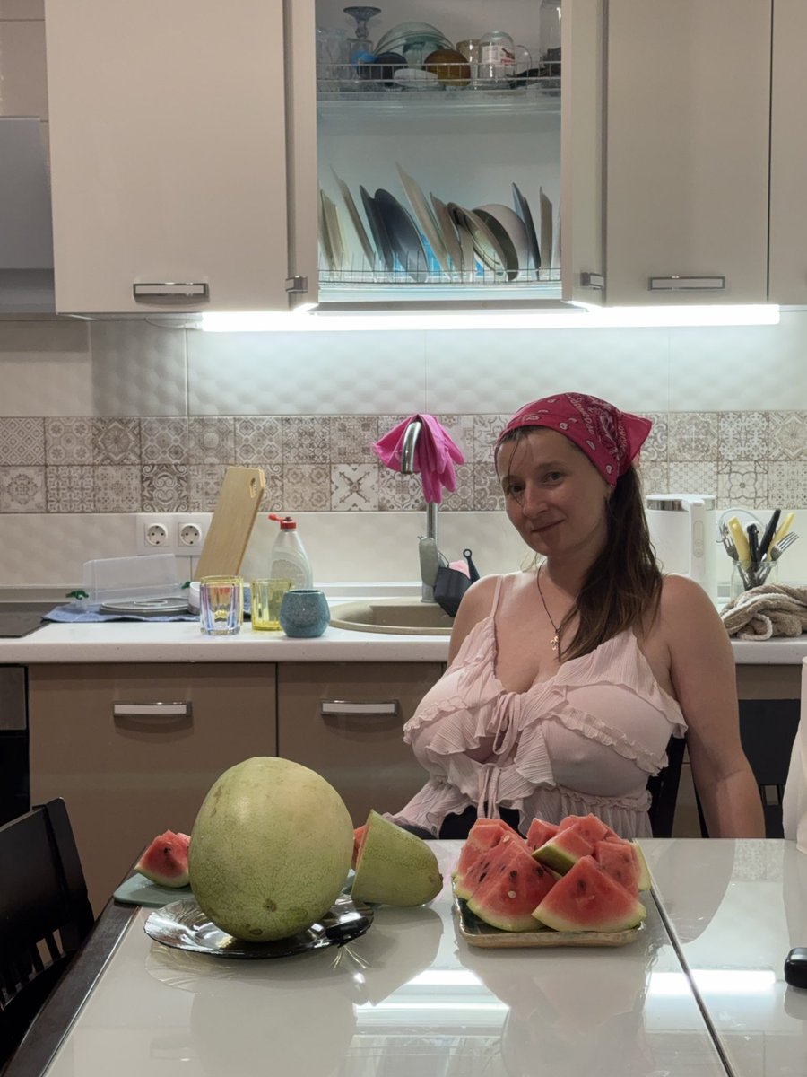 PumaCherevko's tweet photo. Це вже ті кавуни, про які мені постійно пишуть, чи ще ні? https://t.co/YcuCx1nTAG