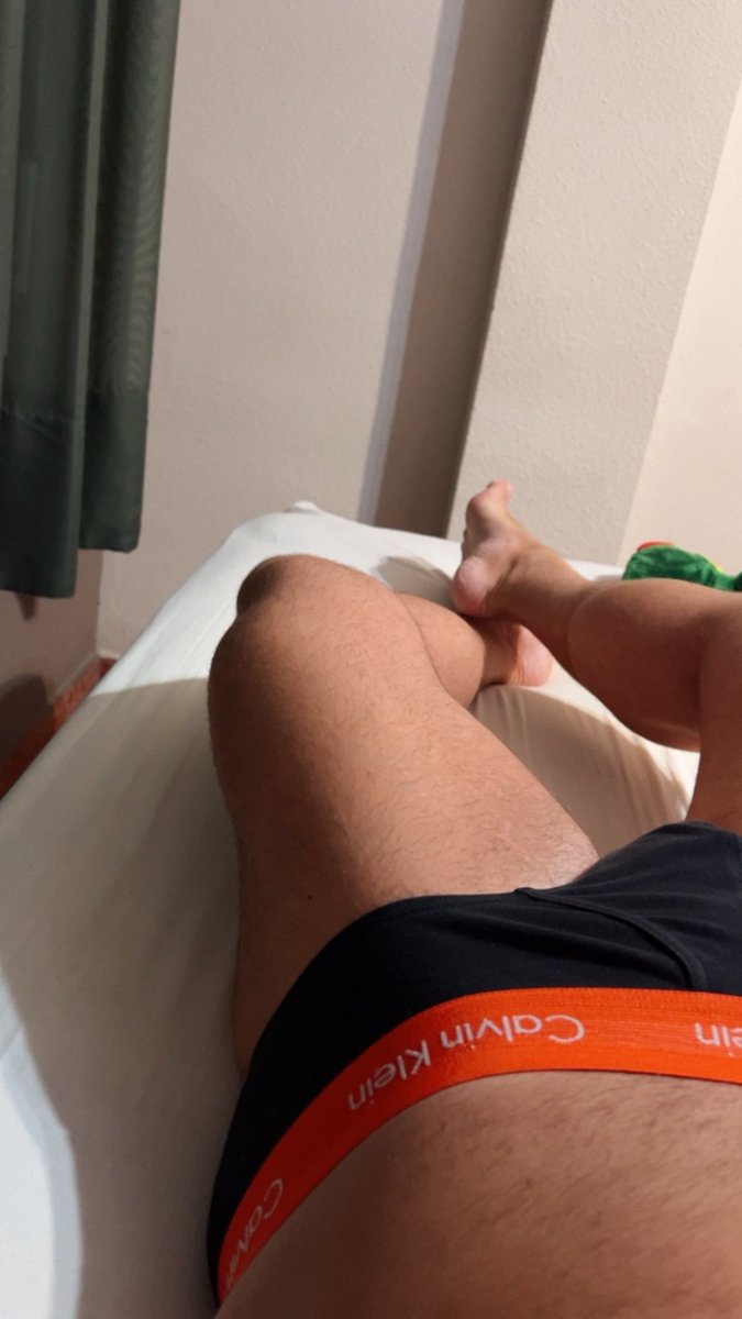 RobertoSCaudet's tweet photo. El trend de Instagram de hoy es hacerte una foto tal cual estás.

Y yo es que me resisto a usar todavía pijama o sábanas 🤭🔥 https://t.co/iibRCABolU