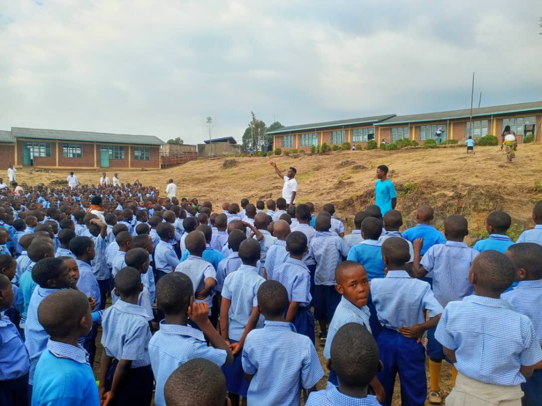 URCINES's tweet photo. Twarebeye hamwe indangagaciro nyarwanda harimo umurimo unoze, gukunda igihugu, kugira isuku... Bifatikanye no kujijuka , kwiga no gutsinda, kubaha, kumvira

Kuko umunyarwanda mwiza agomba kuba asobanutse muri byose @INES_Ruhengeri 
@URChuyecampus @Ntawassiel16 https://t.co/0XBGbGSNks
