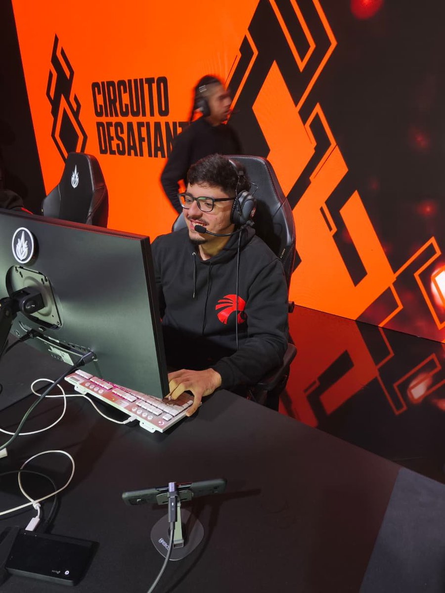 EstralEsports__'s tweet photo. Sonríe, muchacho. 

Estás haciendo feliz a mucha gente. 😍

#SomosEstral https://t.co/9WekNtPlhF