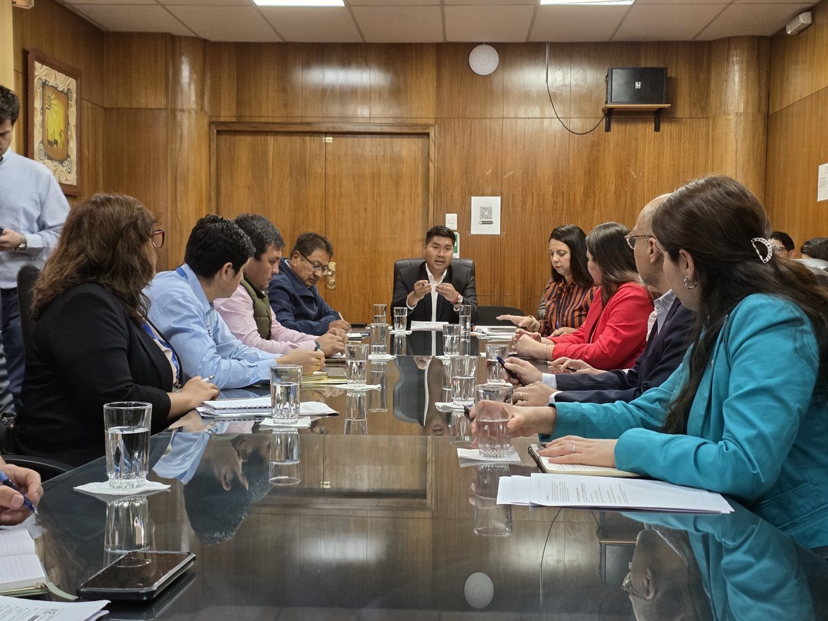 GoreAyP's tweet photo. El 10% de desempleo en Arica y Parinacota exige acciones impostergables. Hoy lideramos el Consejo de Empleabilidad para alinear las competencias de nuestra gente con una mayor inversión privada.

Más info en: https://t.co/LxXC8NBvZJ https://t.co/Z9HhkYLRBE
