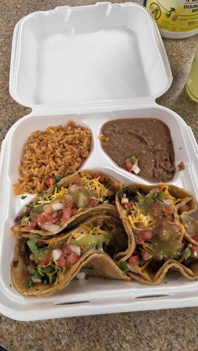 Taiga_Chama's tweet photo. work: hey we have free tacos for y'all today!
me: https://t.co/O5wma9EZkD