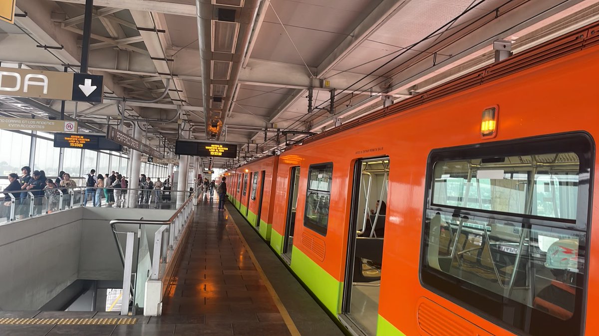 MetroCDMX's tweet photo. #AvisoMetro: Se restablece el servicio en el tramo Tláhuac–Lomas Estrella de la Línea 12. Todas las estaciones están abiertas y la línea opera en su totalidad, de Mixcoac a Tláhuac, en ambos sentidos. La circulación de los trenes es continua. https://t.co/luXI3uc80a